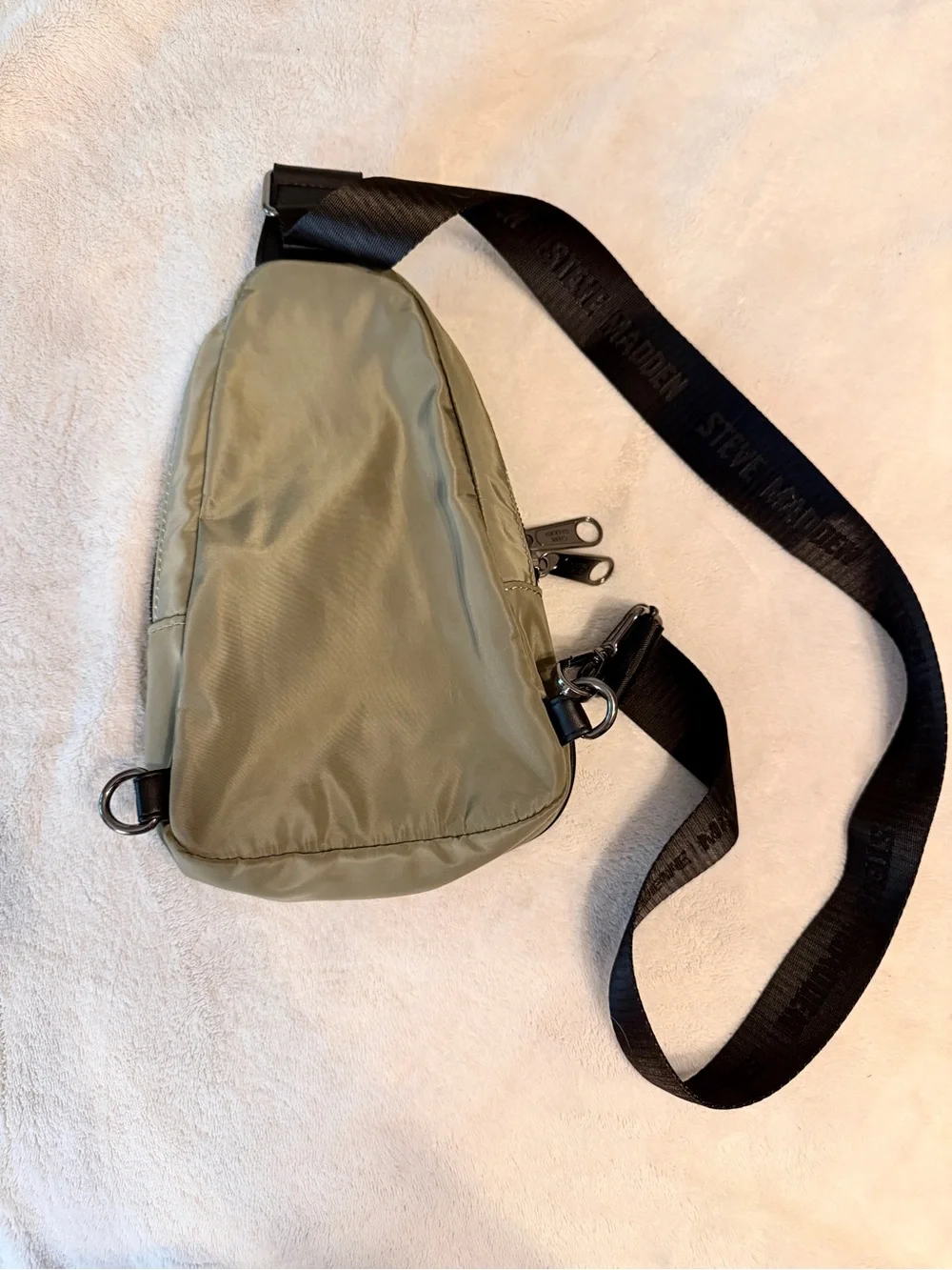Steve Madden compact sling
